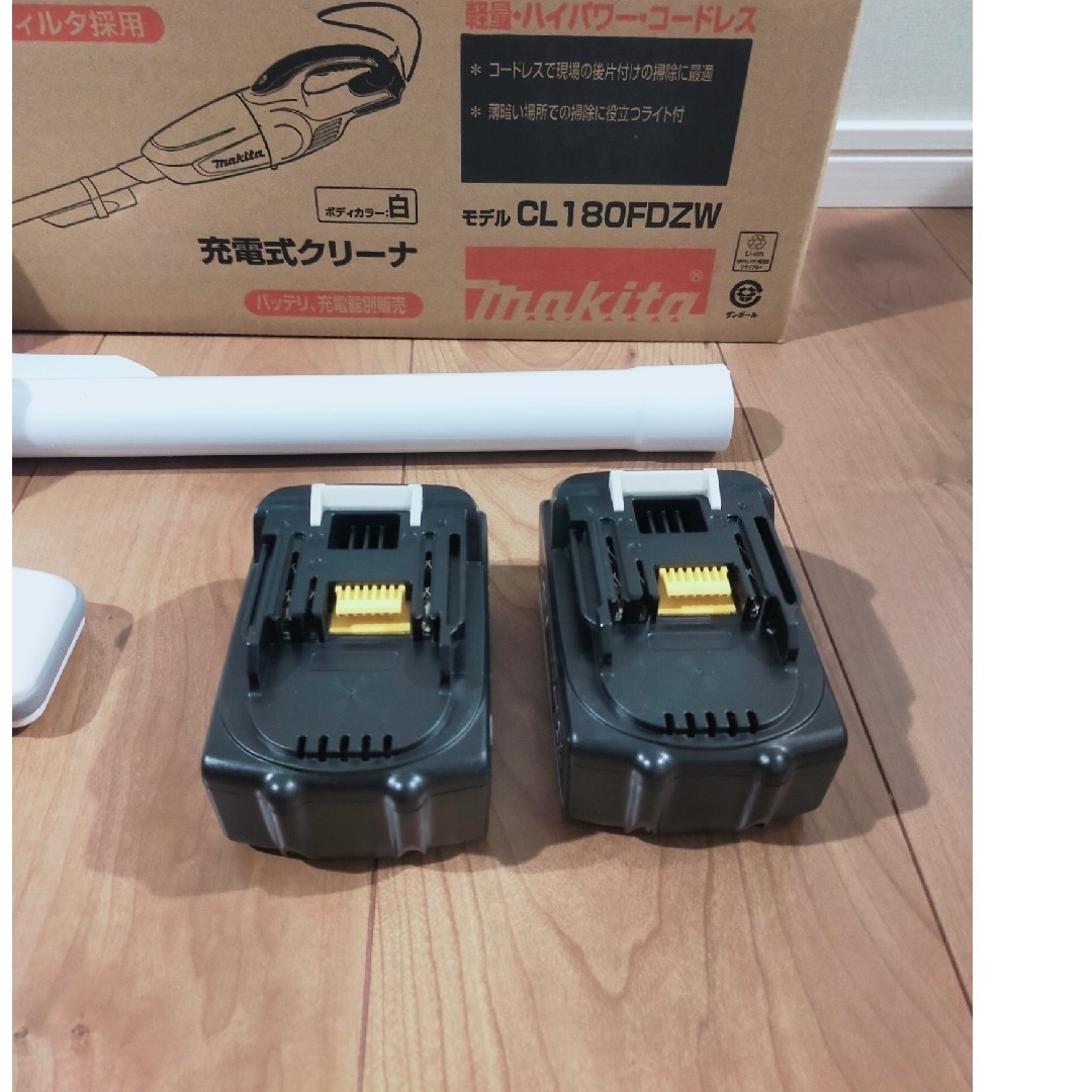 Makita(マキタ)の新品・未使用 マキタ 18V充電式クリーナー セット 掃除機 CL180 スマホ/家電/カメラの生活家電(掃除機)の商品写真