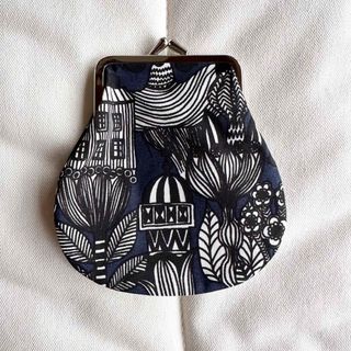 マリメッコ(marimekko)のマリメッコ　新品　ガマ口　レア　ポーチ　リントゥコトネン ネイビー(ポーチ)