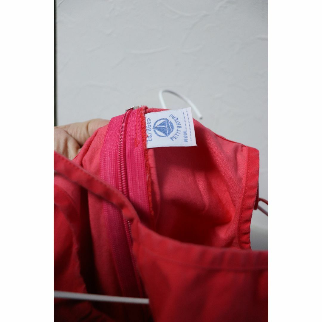 PETIT BATEAU(プチバトー)のプロフ必読プチバトーレッドワンピース/フランスかわいい♪67 キッズ/ベビー/マタニティのベビー服(~85cm)(タンクトップ/キャミソール)の商品写真