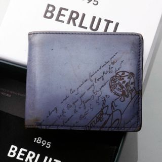 ベルルッティ(Berluti)のK3471 ベルルッティ カリグラフィー 二つ折 カード 札入れ ITALY製(折り財布)