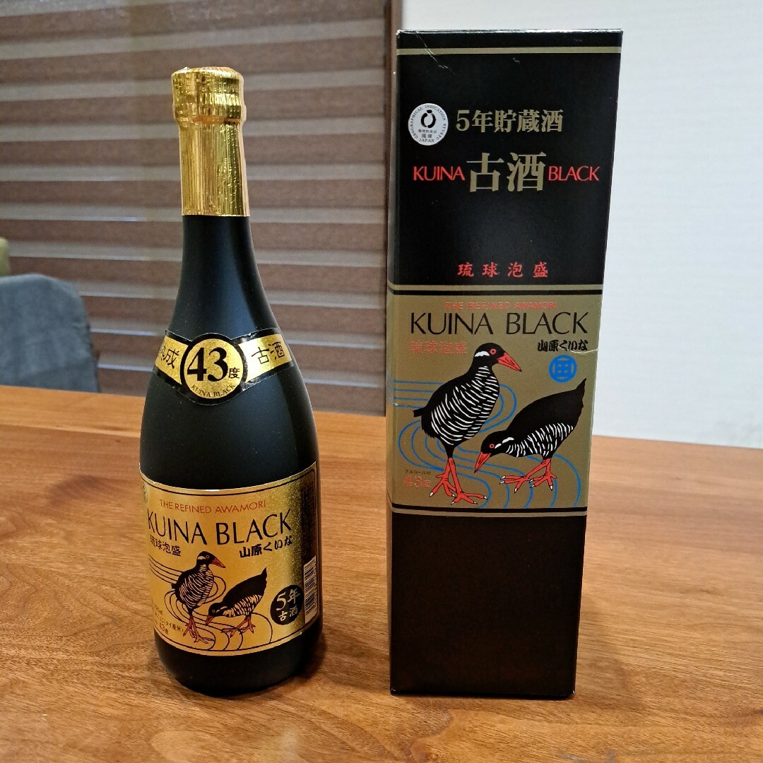 【新品】古酒くいなブラック KUINA BLACK 琉球泡盛 40度 720ml 食品/飲料/酒の酒(焼酎)の商品写真