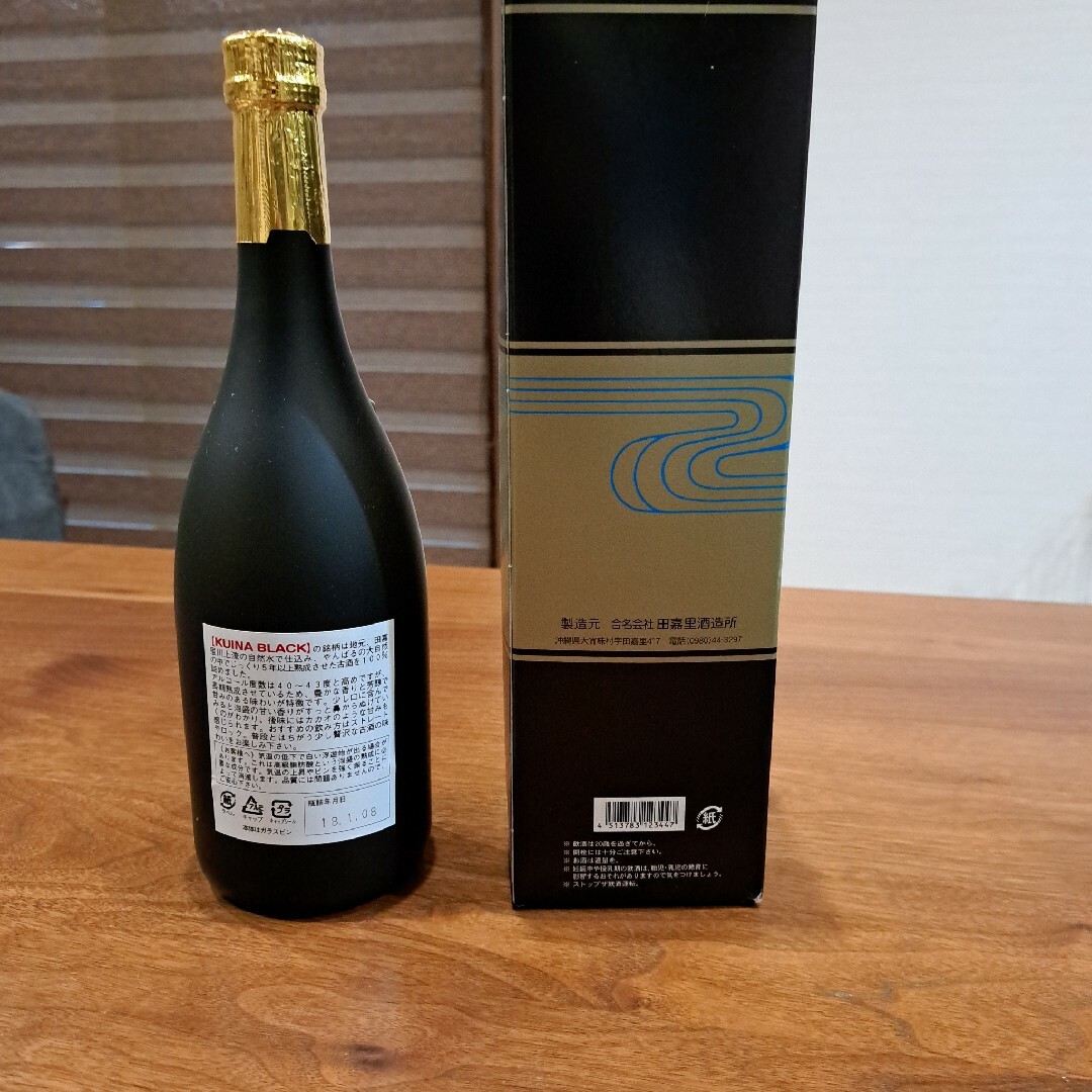 【新品】古酒くいなブラック KUINA BLACK 琉球泡盛 40度 720ml 食品/飲料/酒の酒(焼酎)の商品写真