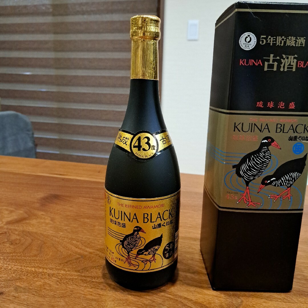 【新品】古酒くいなブラック KUINA BLACK 琉球泡盛 40度 720ml 食品/飲料/酒の酒(焼酎)の商品写真