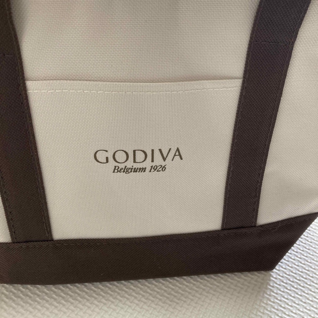 GODIVA(ゴディバ)のGODIVA 温保冷専用バッグ　新品未使用 インテリア/住まい/日用品の日用品/生活雑貨/旅行(日用品/生活雑貨)の商品写真