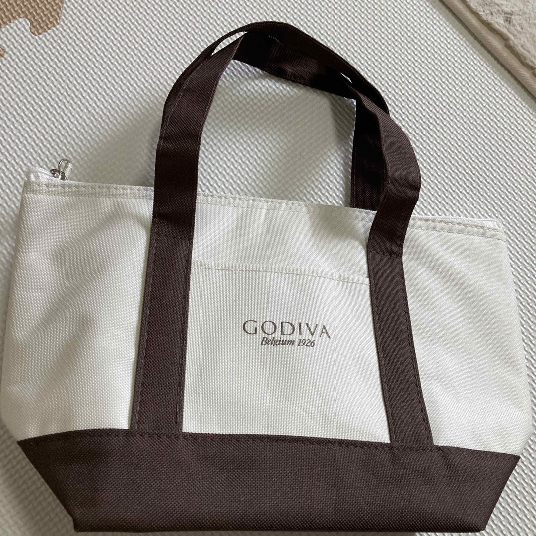 GODIVA(ゴディバ)のGODIVA 温保冷専用バッグ　新品未使用 インテリア/住まい/日用品の日用品/生活雑貨/旅行(日用品/生活雑貨)の商品写真