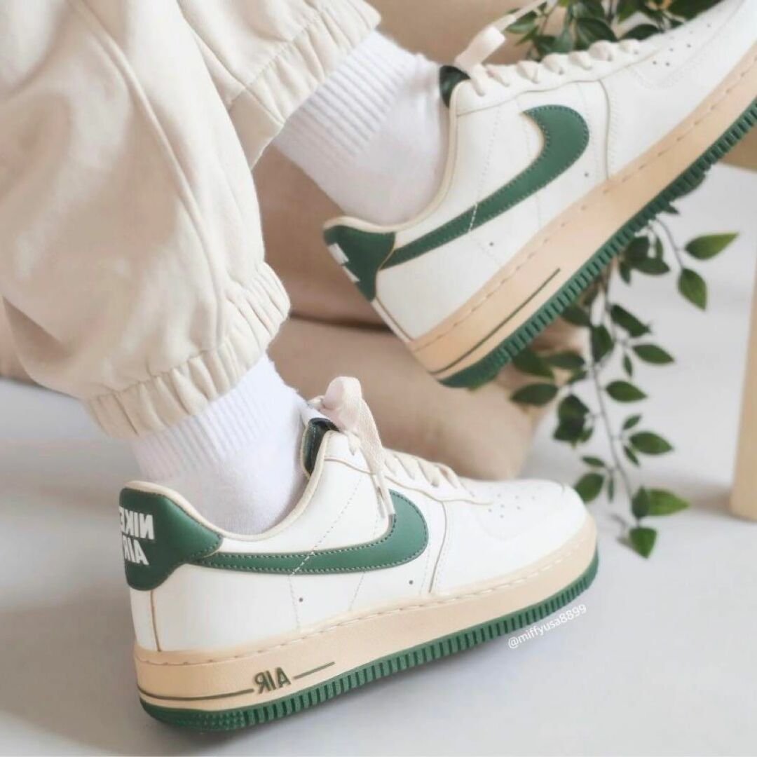 NIKE WMNS AIR FORCE 1 07 LV8 DZ4764-133