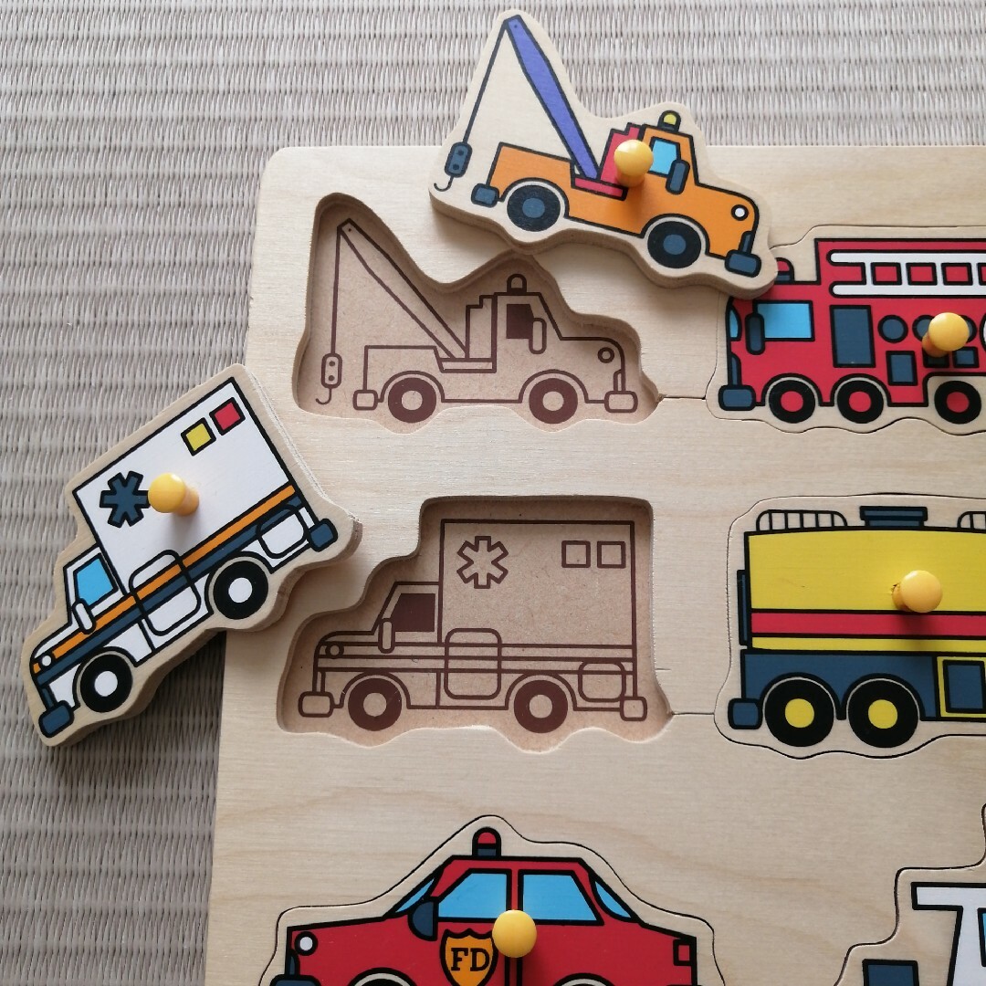美品 Hape ハペ ✩ 木製パズル 乗り物 型はめパズル 知育玩具 車