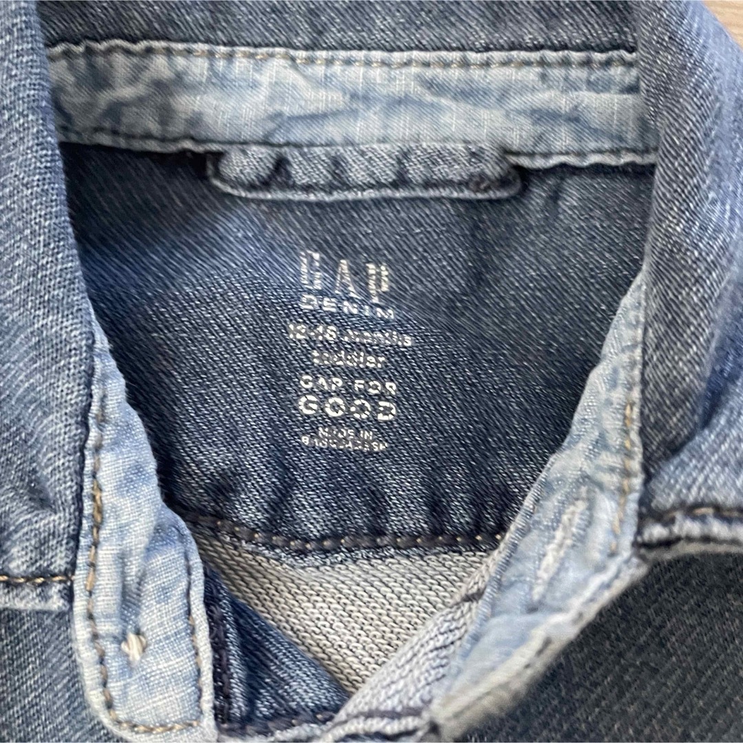 babyGAP(ベビーギャップ)のbabygap デニムシャツ キッズ/ベビー/マタニティのキッズ服男の子用(90cm~)(Tシャツ/カットソー)の商品写真