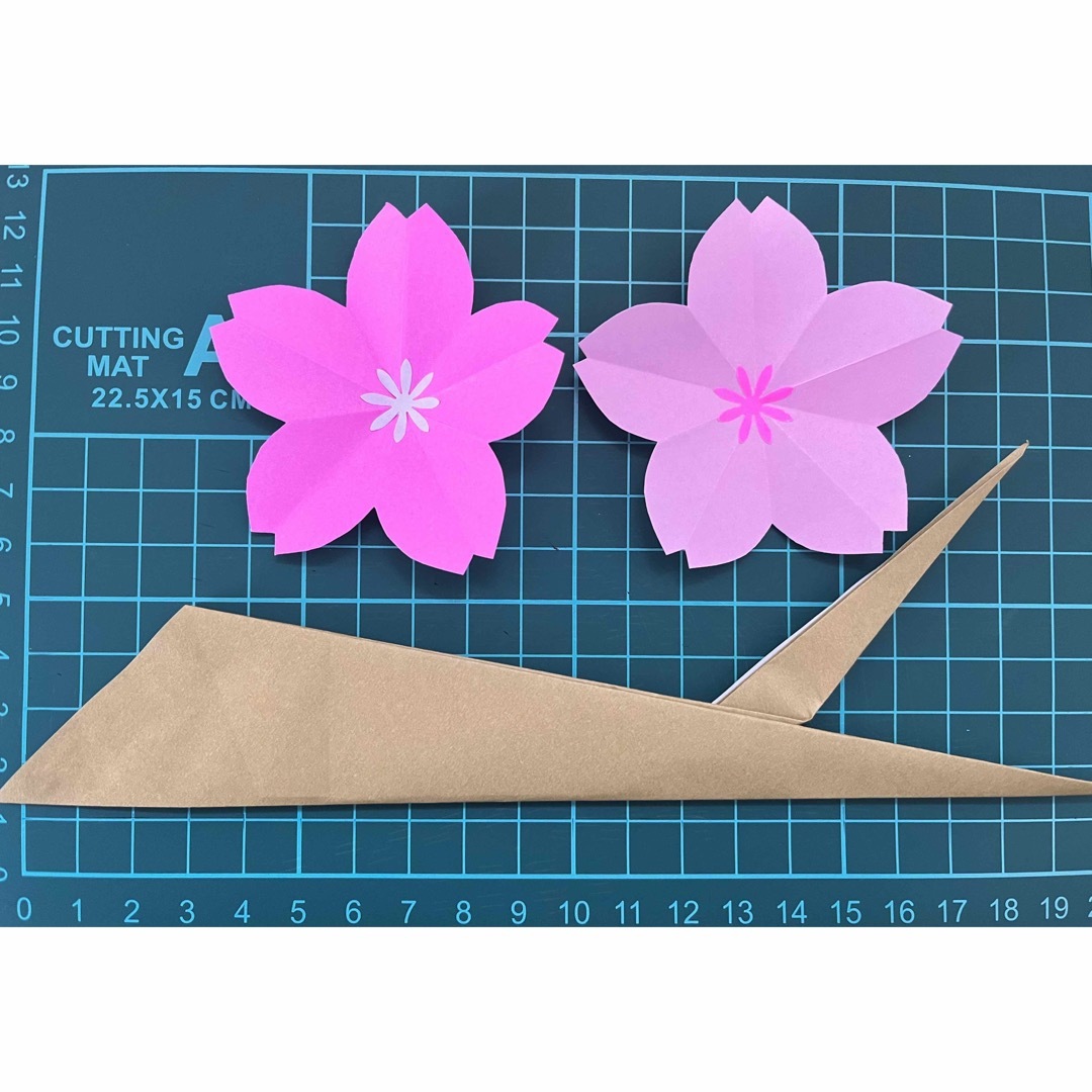 桜　花　枝　折り紙　ハンドメイド　壁面飾り　春　お祝い　 ハンドメイドの素材/材料(型紙/パターン)の商品写真