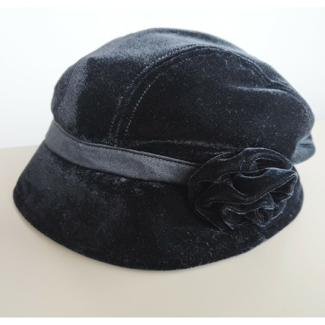レディースハット ベロア調 黒 秋冬 帽子 ブラック クラシカルハット キャップ レディースの帽子(ハット)の商品写真