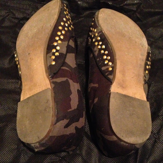 ZARA(ザラ)のZARA#カモフラ#スタッズ レディースの靴/シューズ(ハイヒール/パンプス)の商品写真