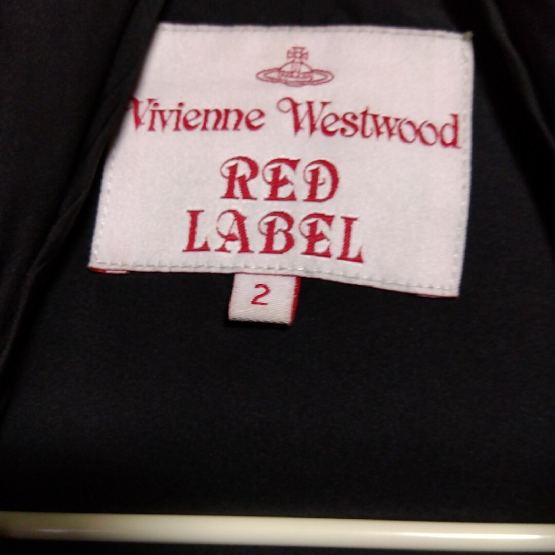 Vivienne Westwood(ヴィヴィアンウエストウッド)のvivienne westwood　ヴィヴィアンウエストウッド　変形ダウン レディースのジャケット/アウター(ダウンジャケット)の商品写真