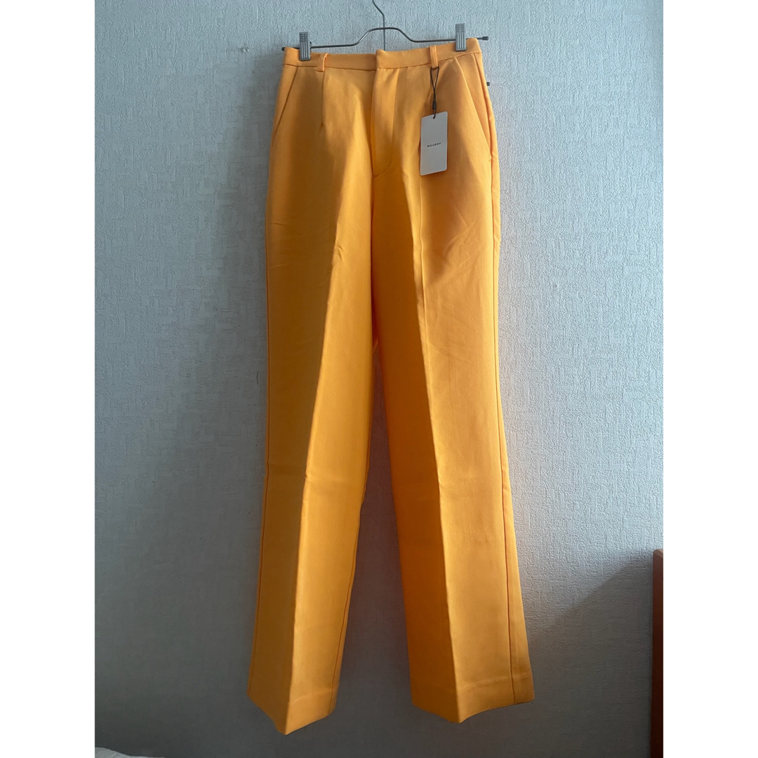 【BACK SLIT SLIM FLARE】 オレンジ Mサイズ タグ付き レディースのパンツ(カジュアルパンツ)の商品写真