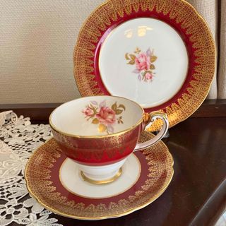 ウェッジウッド(WEDGWOOD)の英国アンティーク　ハマースレイ  バーガンディ　レースとピンクローズのトリオ(食器)