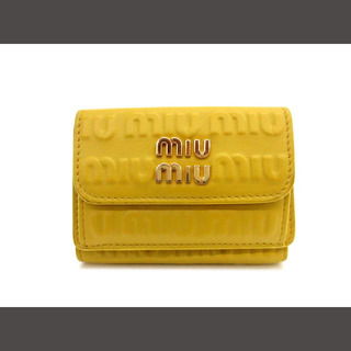 ミュウミュウ(miumiu)のミュウミュウ miumiu 5BH021 エンボスロゴ 三つ折り コンパクト財布(財布)