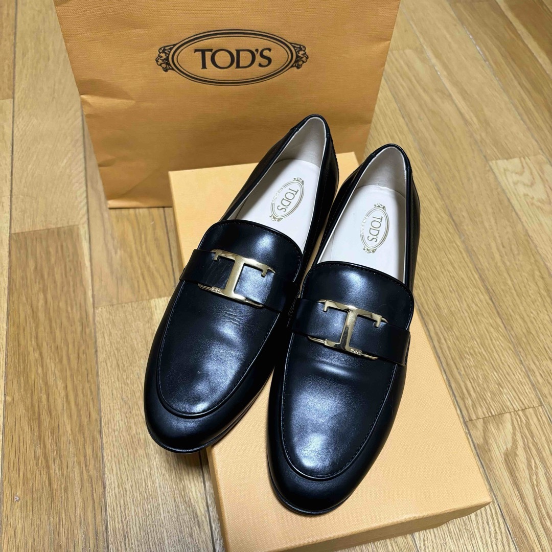 TOD'S(トッズ)の【未使用・正規品】TOD’S トッズ Tタイムレスレザーローファー 38 レディースの靴/シューズ(ローファー/革靴)の商品写真