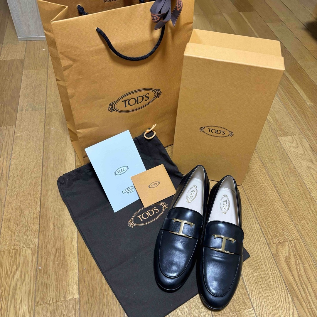 TOD'S(トッズ)の【未使用・正規品】TOD’S トッズ Tタイムレスレザーローファー 38 レディースの靴/シューズ(ローファー/革靴)の商品写真