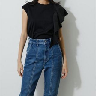 アズールバイマウジー(AZUL by moussy)のアズール　フリルTシャツ　新品　Ｓ(Tシャツ(半袖/袖なし))