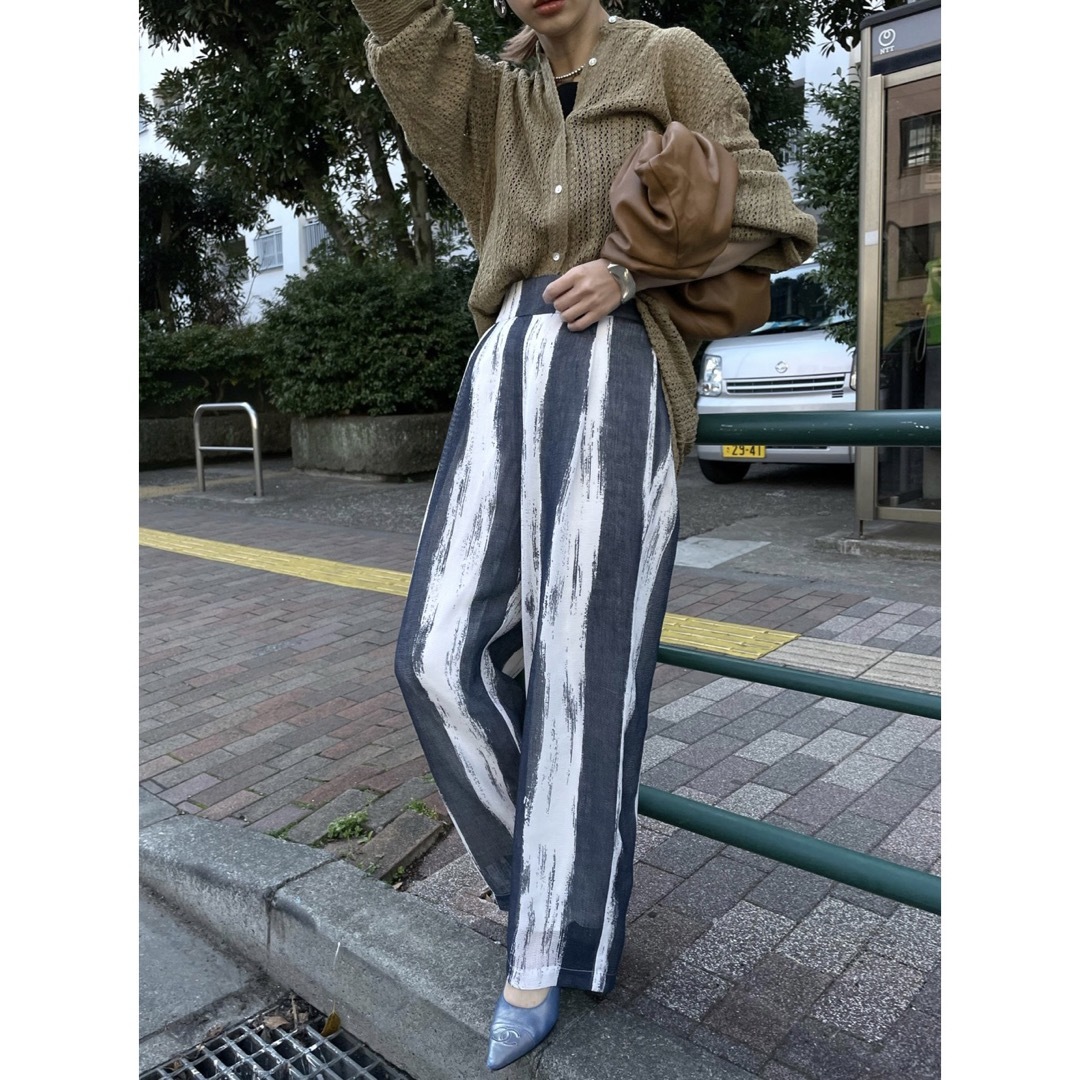 Ameri VINTAGE(アメリヴィンテージ)の新品タグ付き⭐︎ameri PAINT STRIPE RELAX PANTS レディースのパンツ(カジュアルパンツ)の商品写真