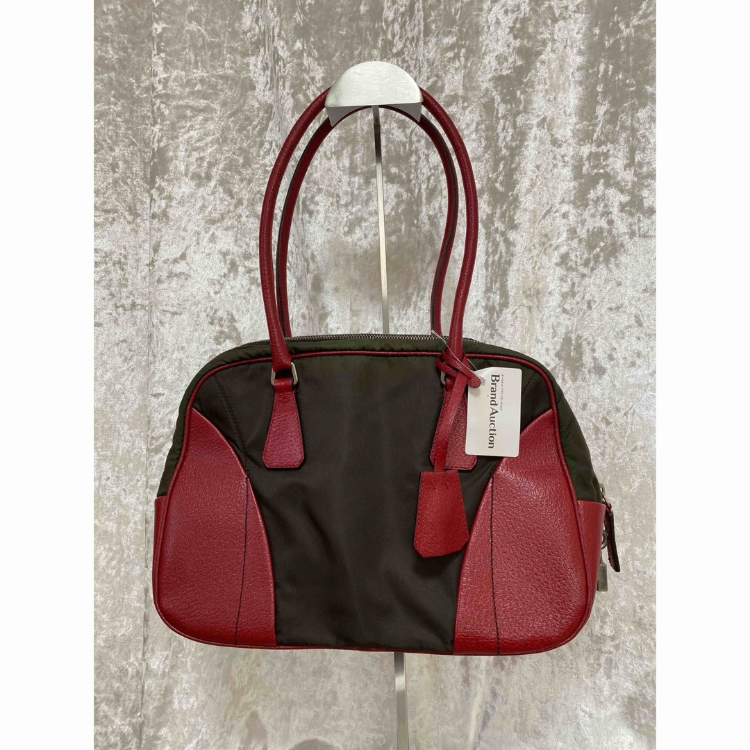 PRADA(プラダ)のPRADA ナイロンバック　ミニボストン　赤×カーキ　美品 レディースのバッグ(ボストンバッグ)の商品写真