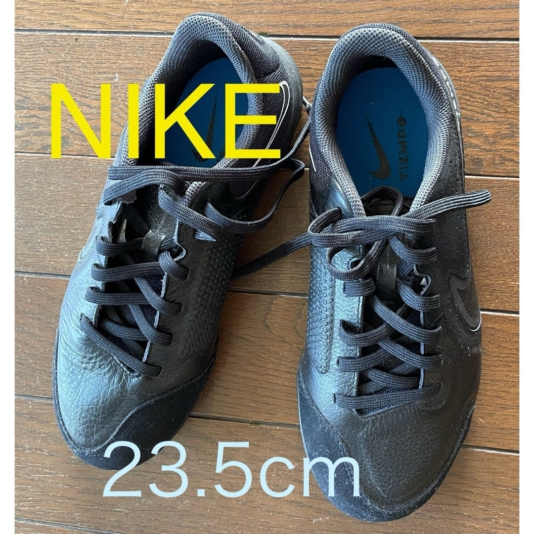 NIKE(ナイキ)のフットサルシューズ　NIKE 23.5cm スポーツ/アウトドアのサッカー/フットサル(シューズ)の商品写真