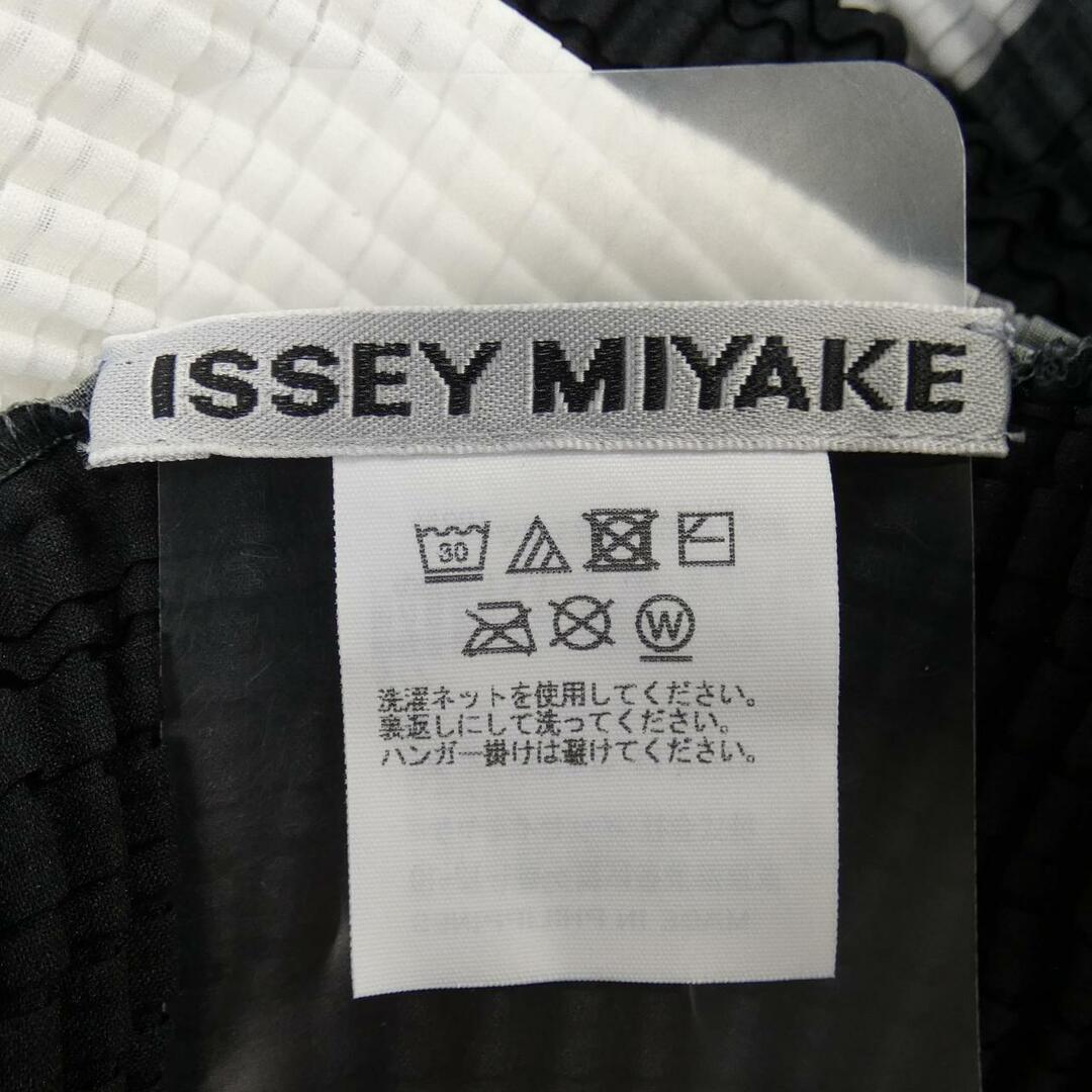 ISSEY MIYAKE(イッセイミヤケ)のイッセイミヤケ ISSEY MIYAKE トップス レディースのトップス(その他)の商品写真