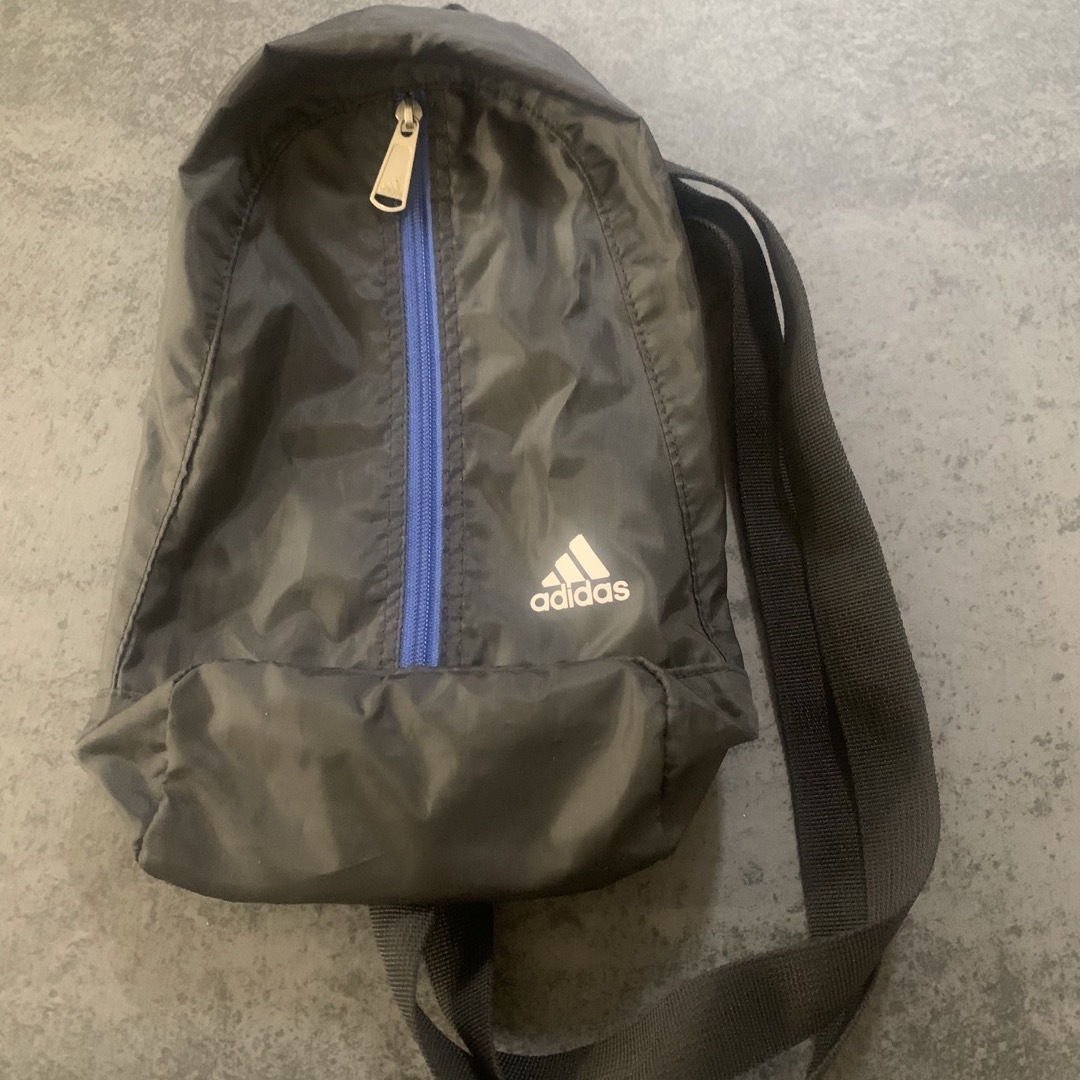 adidas(アディダス)のadidas アディダス　ショルダーバッグ キッズ/ベビー/マタニティのこども用バッグ(その他)の商品写真