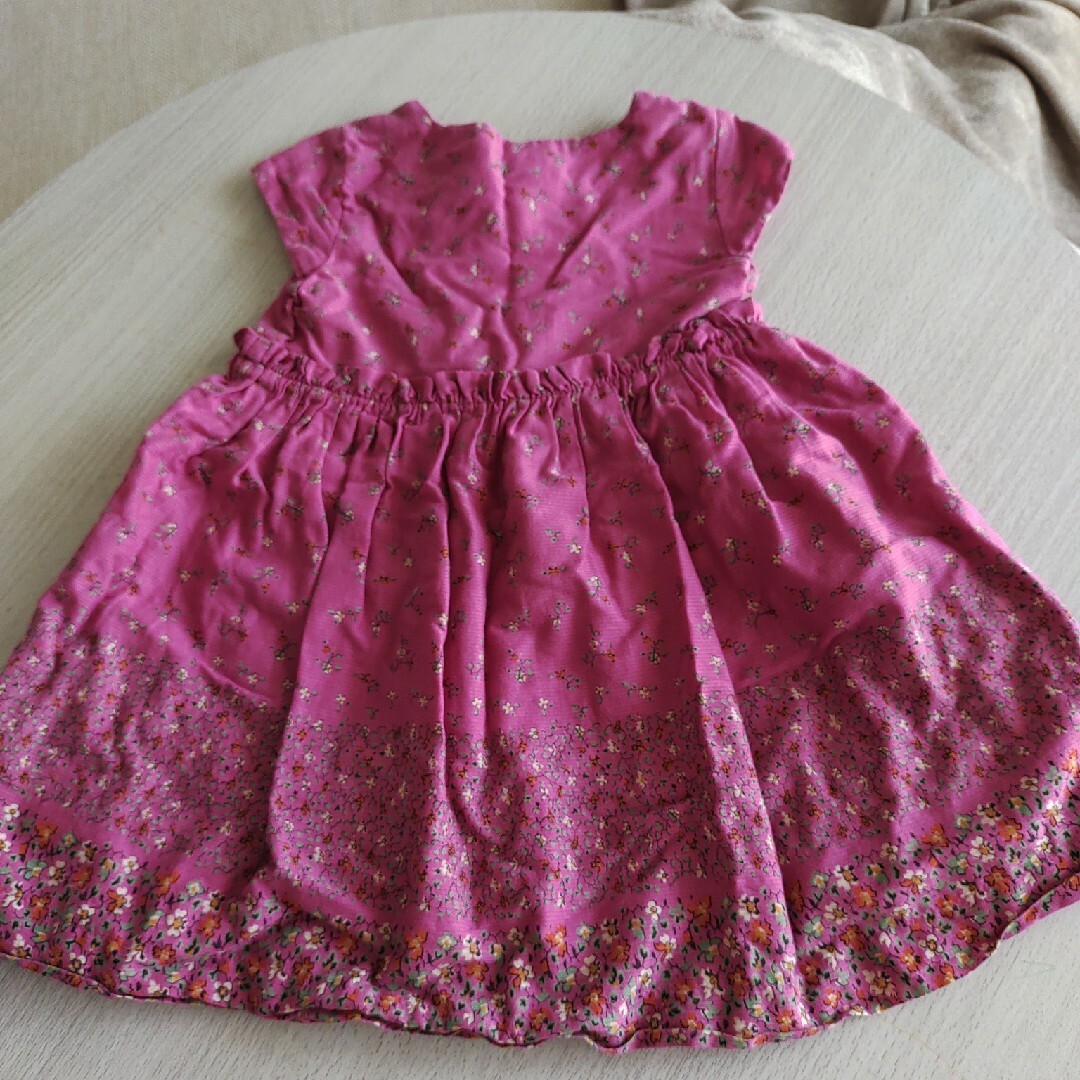 babyGAP(ベビーギャップ)の花柄ワンピース　サイズ95 キッズ/ベビー/マタニティのキッズ服女の子用(90cm~)(ワンピース)の商品写真