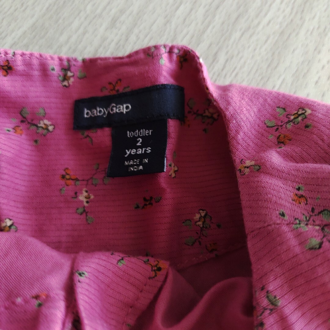 babyGAP(ベビーギャップ)の花柄ワンピース　サイズ95 キッズ/ベビー/マタニティのキッズ服女の子用(90cm~)(ワンピース)の商品写真