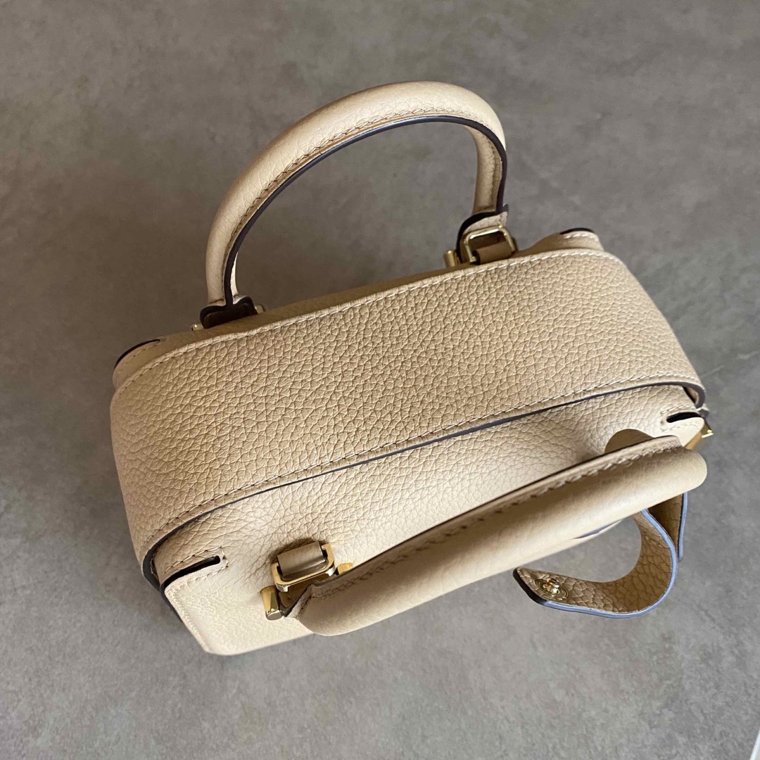 DELVAUX(デルヴォー)のDelvaux デルヴォー　 クールボックスナノ　 ラテカラー レディースのバッグ(ショルダーバッグ)の商品写真