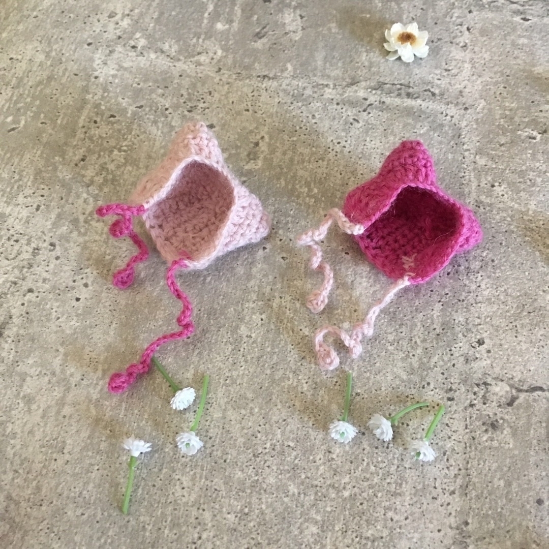 帽子　バラ売り可能　カプセルドール用　２点　猫耳　小花 ハンドメイドのぬいぐるみ/人形(その他)の商品写真