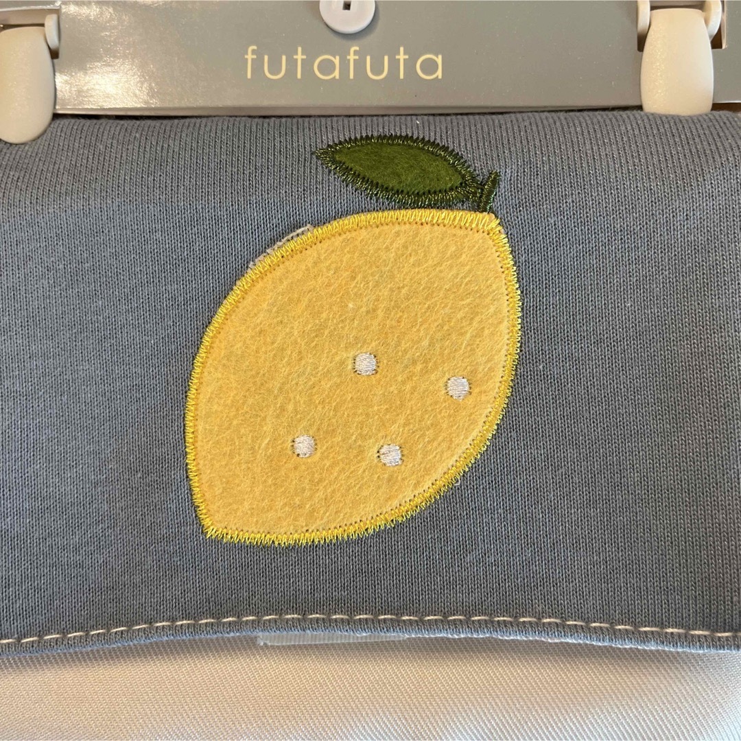 futafuta(フタフタ)の新品　futafuta レモン柄　ポケットポーチ　マルチポケット　刺繍 キッズ/ベビー/マタニティのこども用バッグ(ポシェット)の商品写真