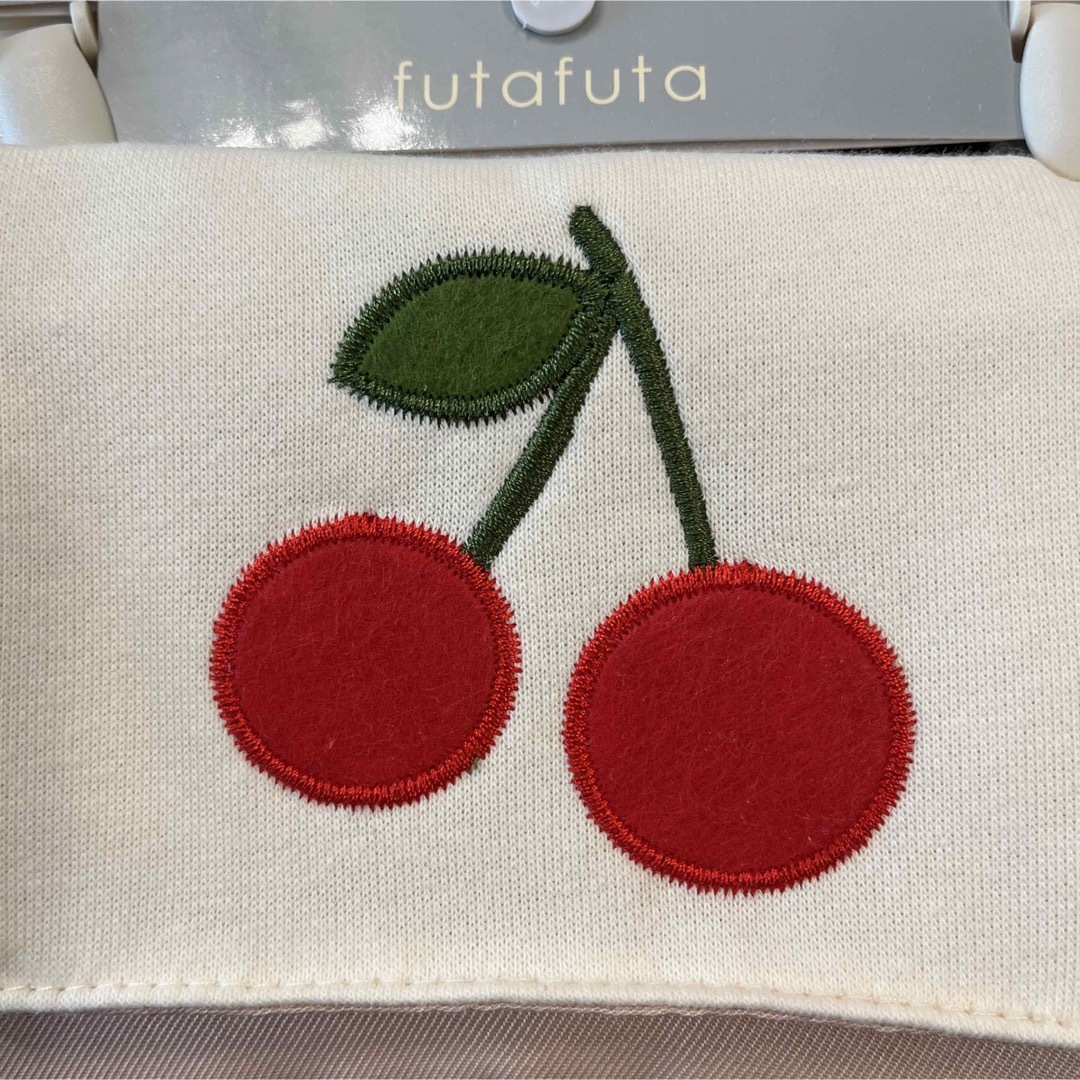 futafuta(フタフタ)の新品　futafuta チェリー柄　ポケットポーチ　マルチポケット　刺繍 キッズ/ベビー/マタニティのこども用バッグ(ポシェット)の商品写真