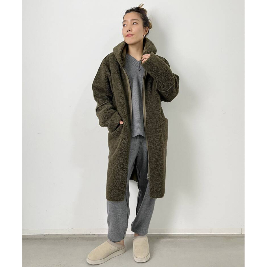 L'Appartement DEUXIEME CLASSE(アパルトモンドゥーズィエムクラス)のLou Andrea/ルーアンドレアMouton Fake Hood Coat レディースのジャケット/アウター(ムートンコート)の商品写真