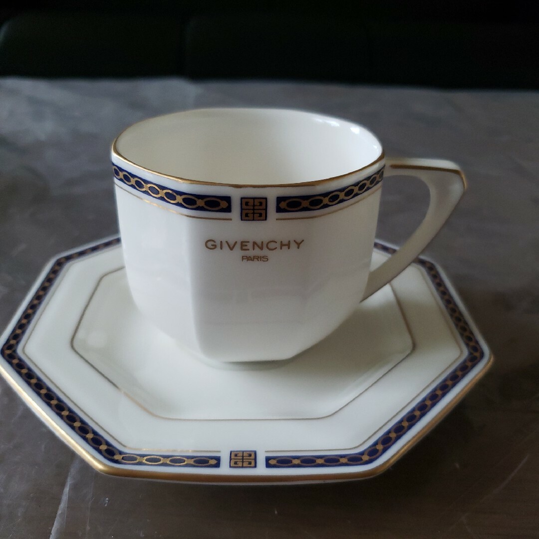 GIVENCHY(ジバンシィ)の未使用品　GIVENCHY　ペアコーヒーセット　カップ&ソーサー インテリア/住まい/日用品のキッチン/食器(食器)の商品写真