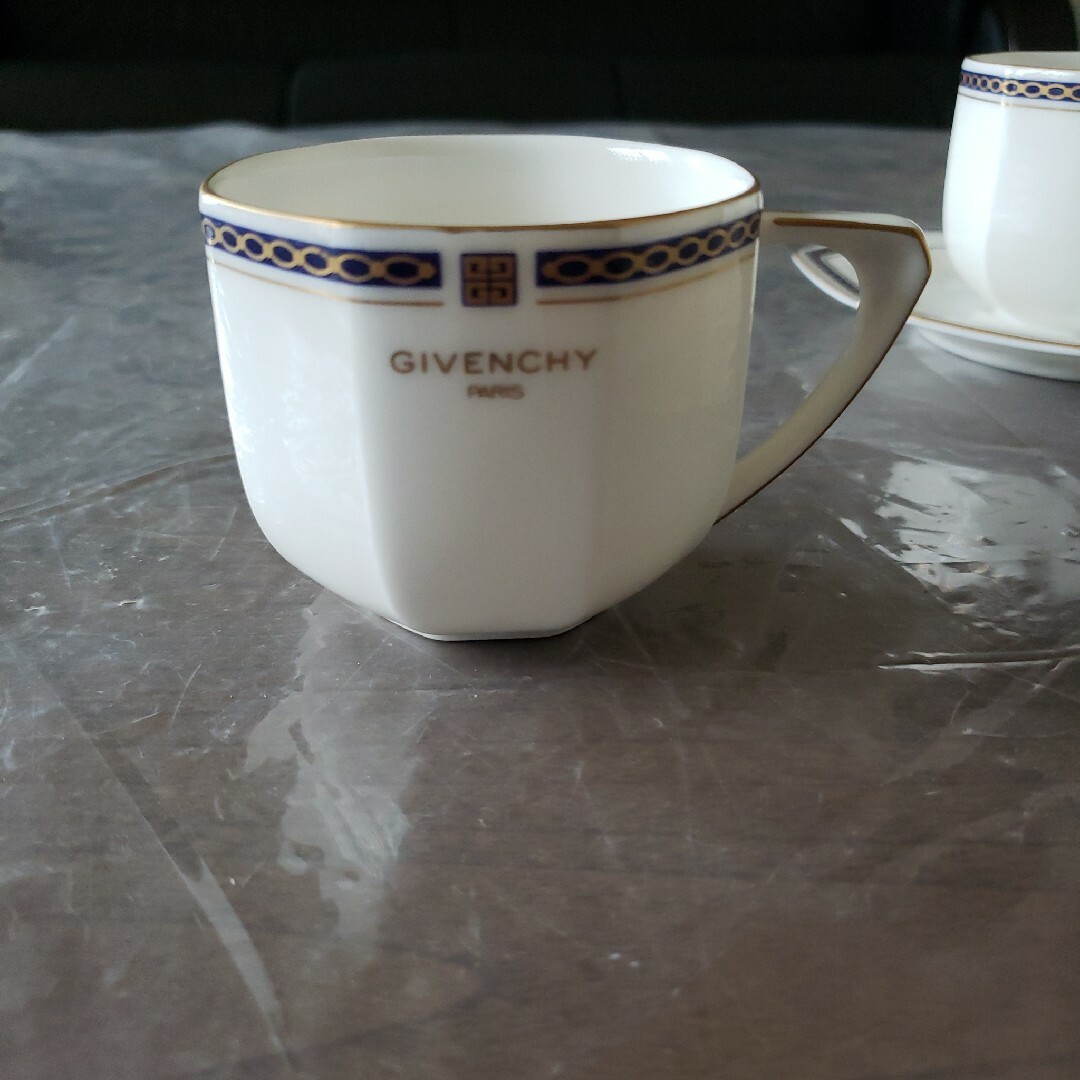 GIVENCHY(ジバンシィ)の未使用品　GIVENCHY　ペアコーヒーセット　カップ&ソーサー インテリア/住まい/日用品のキッチン/食器(食器)の商品写真