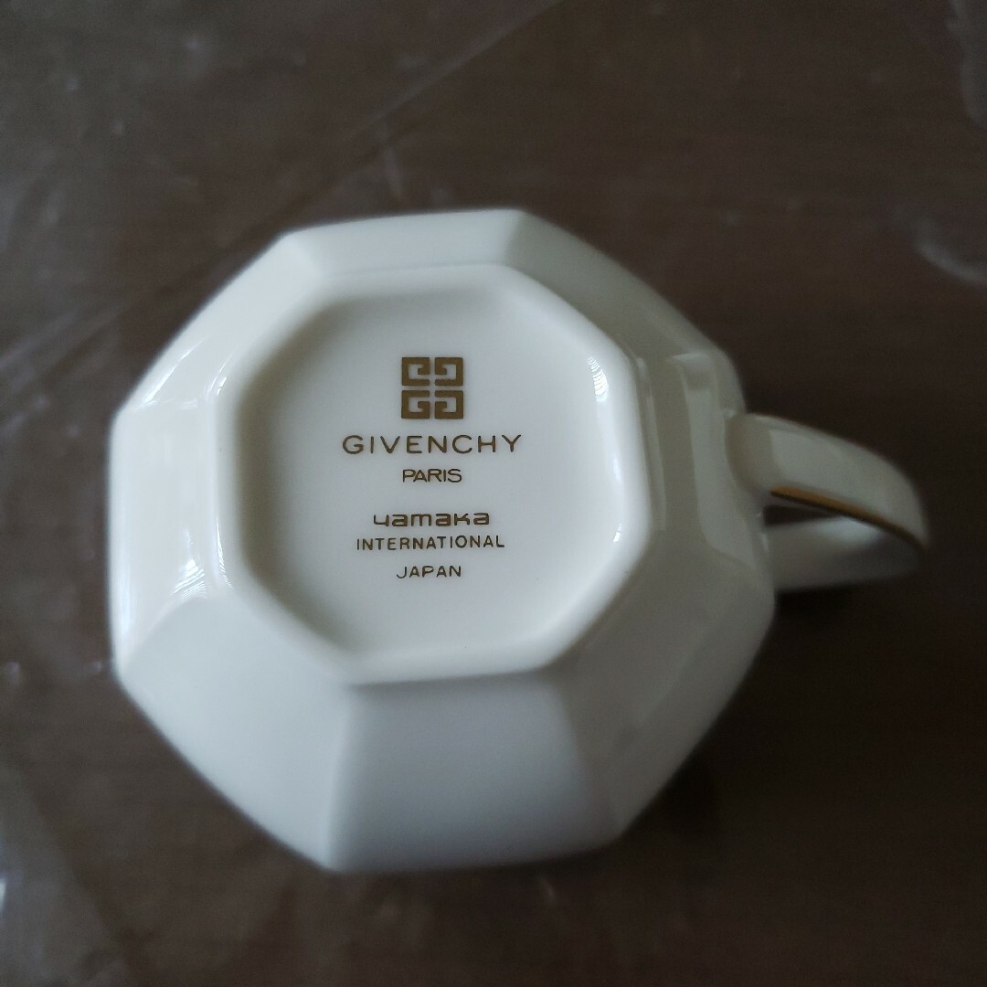 GIVENCHY(ジバンシィ)の未使用品　GIVENCHY　ペアコーヒーセット　カップ&ソーサー インテリア/住まい/日用品のキッチン/食器(食器)の商品写真