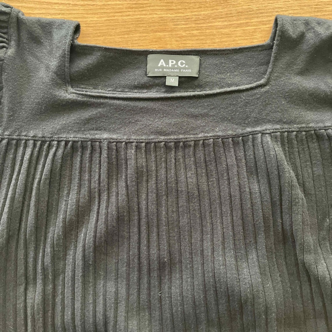 A.P.C(アーペーセー)のアーペーセー　スクエアネックニット　プリーツ　ブラック　M レディースのトップス(ニット/セーター)の商品写真