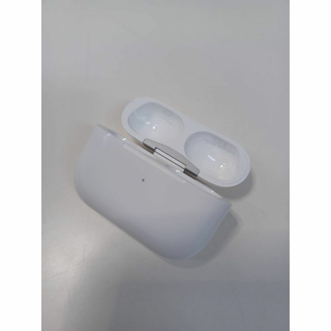Apple - Apple AirPods Pro 第2世代 (A2968) 充電ケースのみ!の Apple - Apple AirPods Pro 第2世代 (A2968) 充電ケースのみ!の