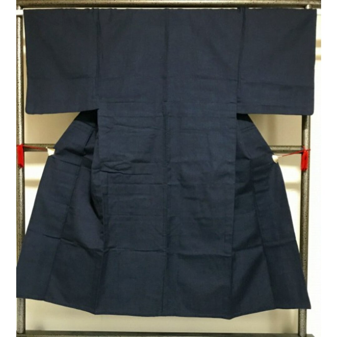 【中古】 ウール 男物 濃紺地に縞文様 単衣着物 裄66 SSサイズ   メンズの水着/浴衣(着物)の商品写真
