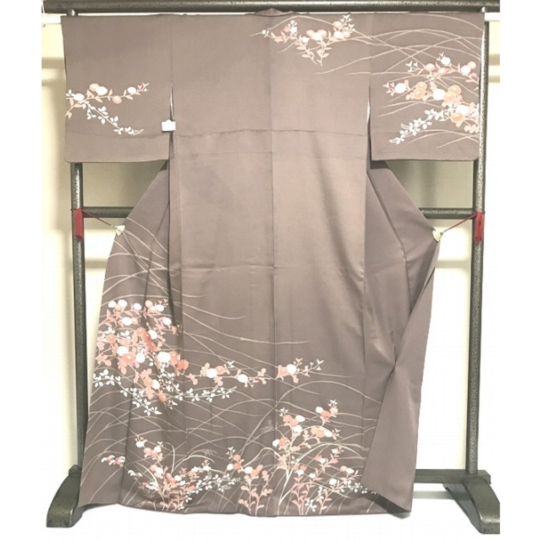 中古】 訪問着 正絹 柴染色地に草花模様 裄66cm Mサイズ 袷着物 中古】 訪問着 正絹 柴染色地に草花模様 裄66cm Mサイズ 袷着物
