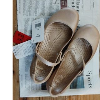 クロックス(crocs)の『シャキ様専用』クロックス　アリスワーク　W7　23､0　alice　ゴールド色(サンダル)