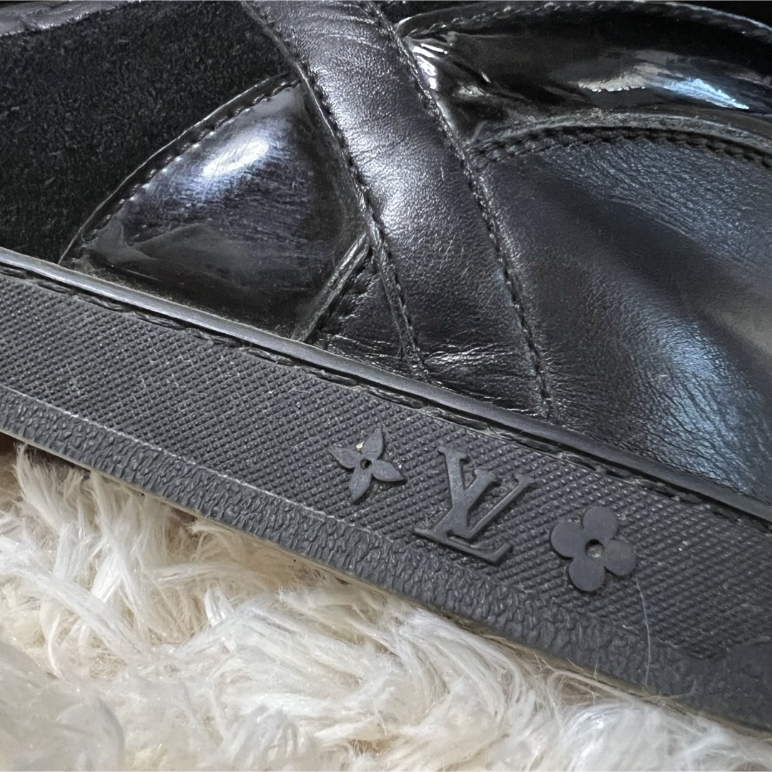 LOUIS VUITTON(ルイヴィトン)のルイヴィトン　ハイカット　スニーカー　ファー　23.5☀︎24 レディースの靴/シューズ(スニーカー)の商品写真