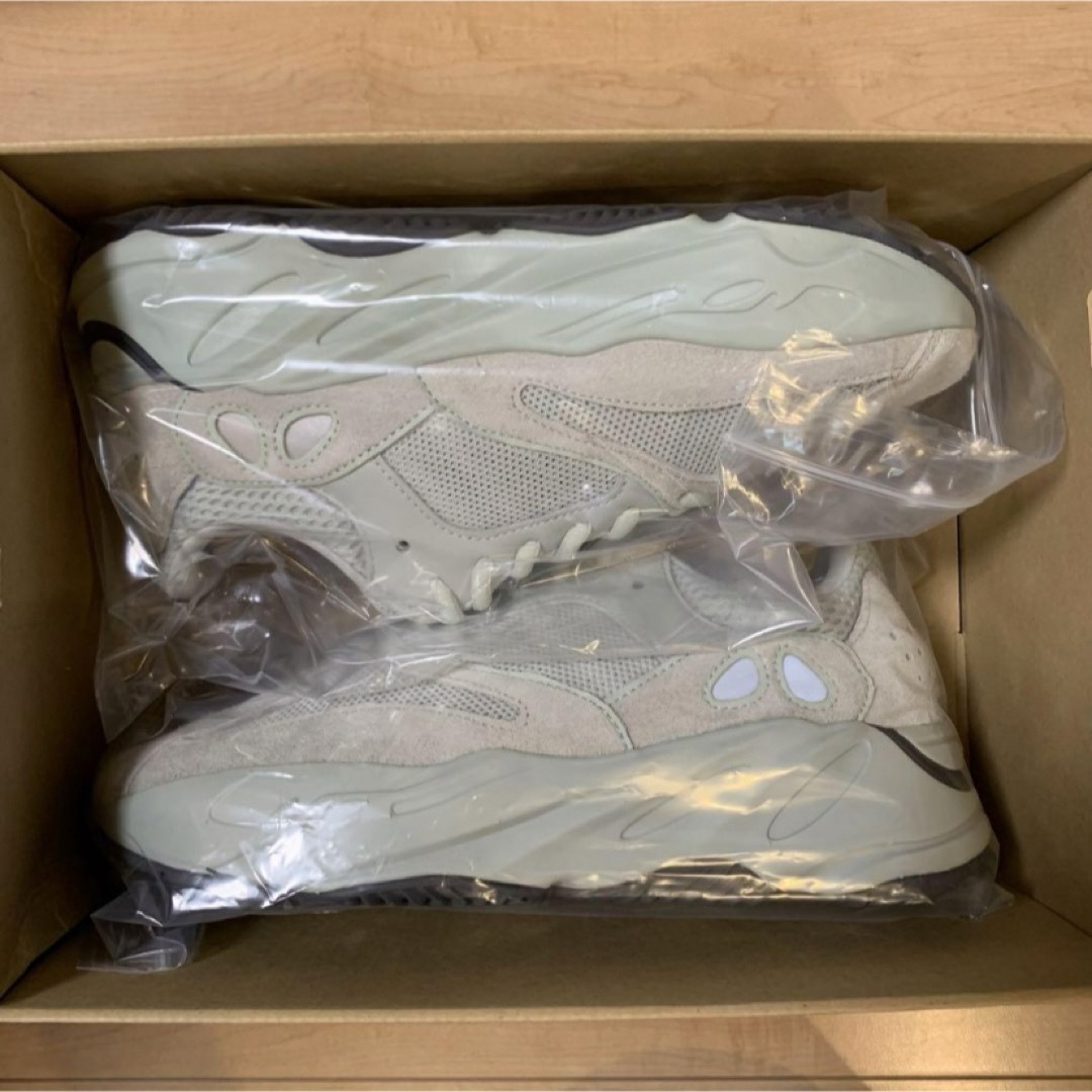 YEEZY（adidas）(イージー)のKANYE WEST ×  YEEZY BOOST 700 メンズの靴/シューズ(スニーカー)の商品写真