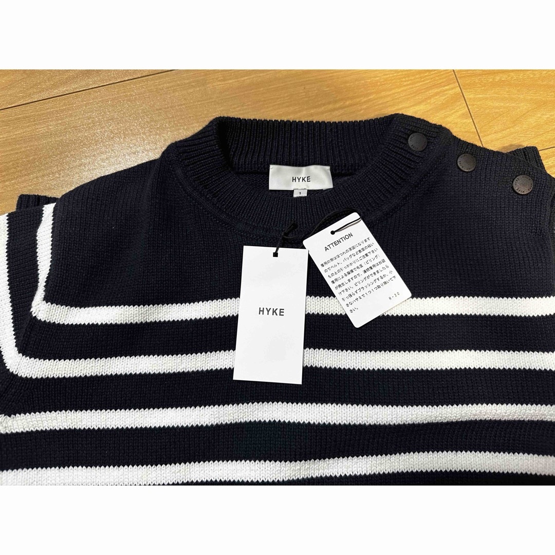 HYKE(ハイク)のHYKE STRIPED BELL SLEEVE SWEATER レディースのトップス(ニット/セーター)の商品写真