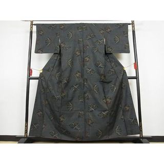 平和屋-こころ店■本場大島紬　9マルキ　松竹梅地紙文　着丈156cm　裄丈63cm　正絹　逸品　A-br7385(着物)