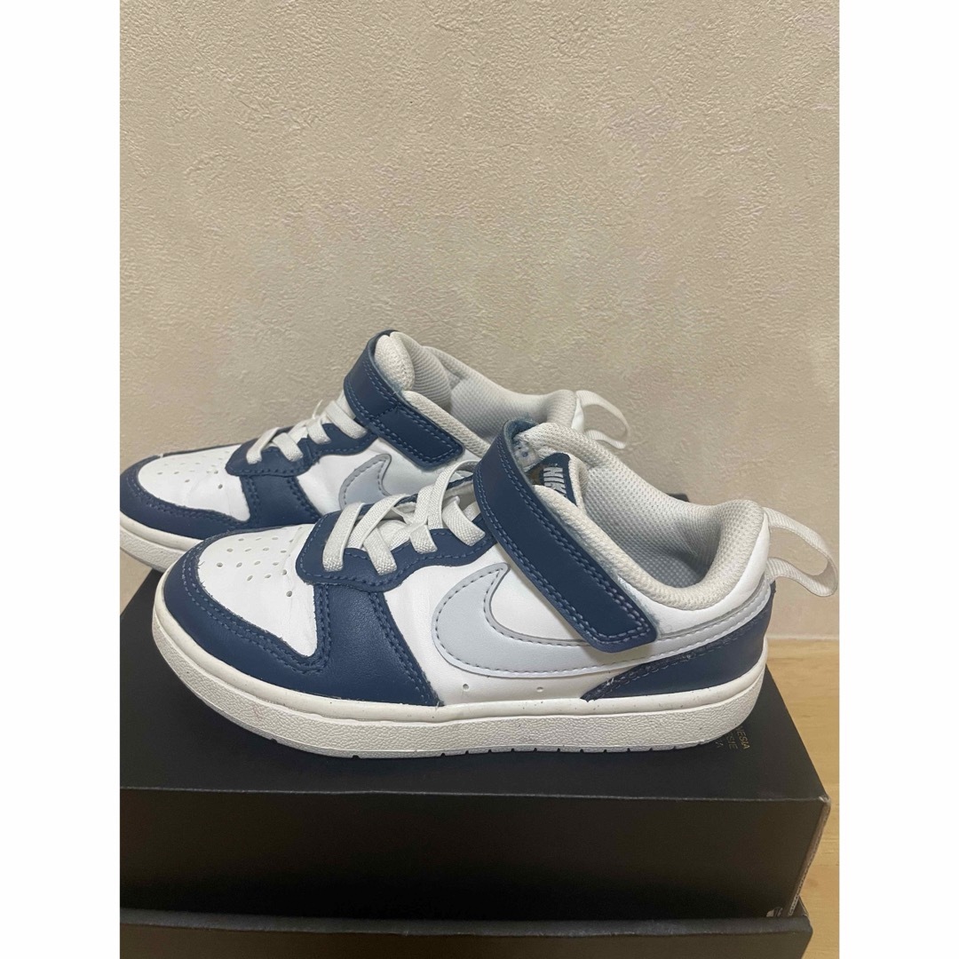 NIKE(ナイキ)のNIKE ジュニア　スニーカー　18cm キッズ/ベビー/マタニティのキッズ靴/シューズ(15cm~)(スニーカー)の商品写真