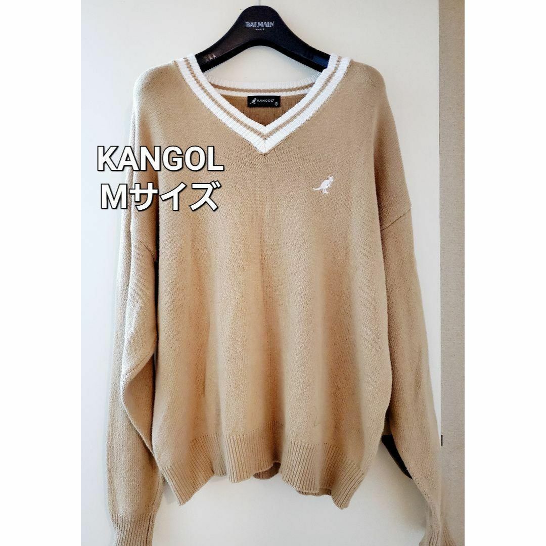 KANGOL(カンゴール)のカンゴール　ミルクティー色　Vネックセーター　ニット　Mサイズ　ユニセックス メンズのトップス(ニット/セーター)の商品写真
