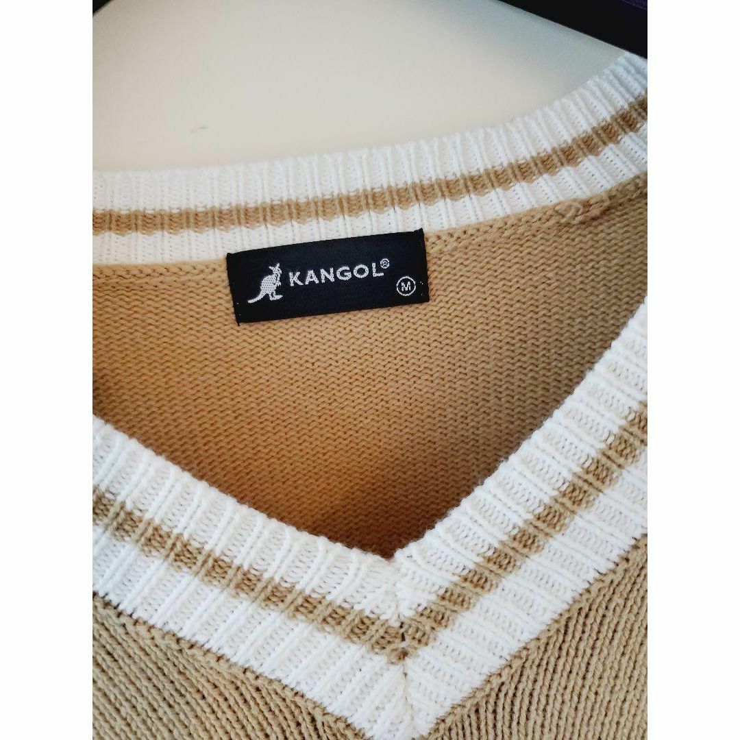 KANGOL(カンゴール)のカンゴール　ミルクティー色　Vネックセーター　ニット　Mサイズ　ユニセックス メンズのトップス(ニット/セーター)の商品写真