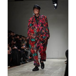 ヨウジヤマモトプールオム(Yohji Yamamoto POUR HOMME)のyohjiyamamotopourhomme赤シルクベルベットセットアップ(テーラードジャケット)